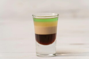 分层三色鸡尾酒