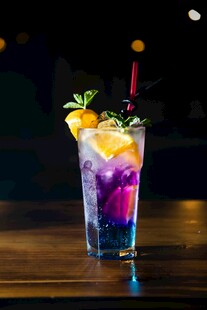 梦幻分层鸡尾酒特写