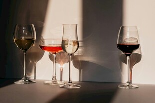 多彩葡萄酒杯展示
