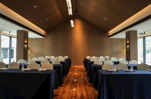 宽敞雅致的室内宴会场地