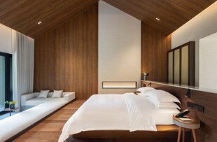 现代简约风木质卧室空间