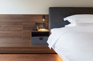 现代简约风格卧室一角