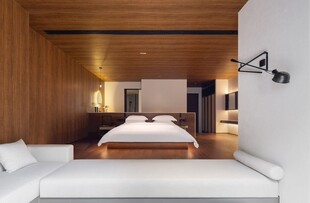 现代简约风木质卧室空间