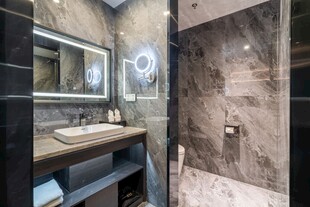 现代风格浴室洗手台设计