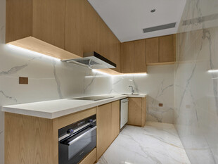 现代简约风开放式木质厨房