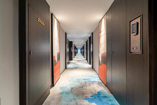 现代风格酒店走廊过道