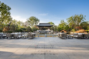 中式庭院户外餐饮场景