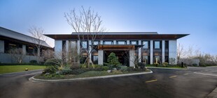 现代风格办公建筑外观