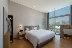 现代简约风格的舒适卧室