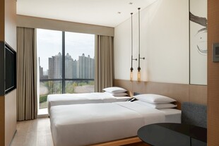 现代简约风格的舒适卧室