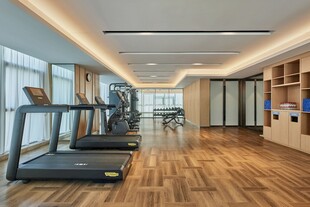现代风格健身房室内场景