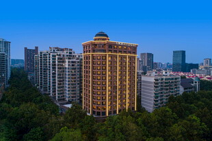 城市中林立的高层住宅建筑