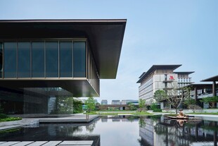 现代风格临水建筑景观