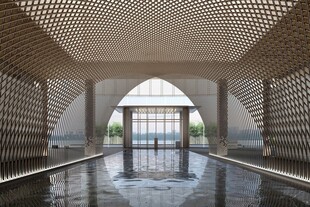 现代风格室内泳池空间