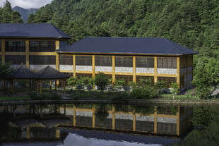 湖畔中式建筑 山水相映