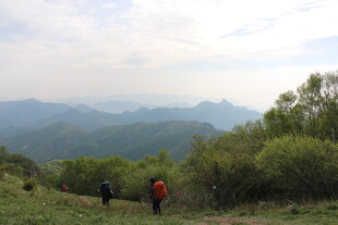 山间徒步者的自然之旅