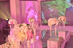 梦幻粉色系婚礼花艺布置
