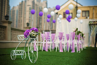 户外紫色浪漫婚礼布置