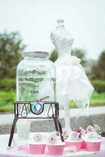 浪漫婚礼甜品与婚纱展示