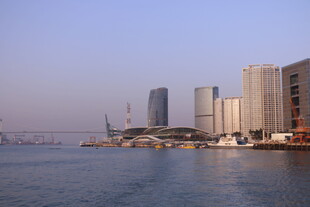 海滨城市现代建筑景观