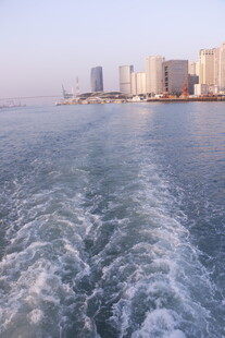 乘船观城市滨水风光