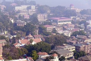 俯瞰多彩城市建筑群