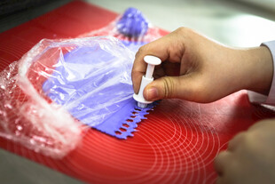 工艺品手操作蓝色塑料包装工具