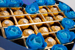 工艺品心形蓝玫瑰巧克力礼盒