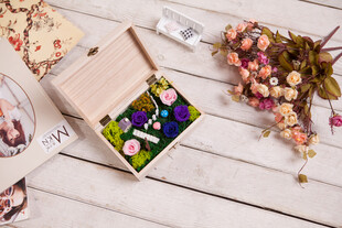 工艺品精致首饰盒与花卉摆件