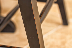 木质椅腿细节特写