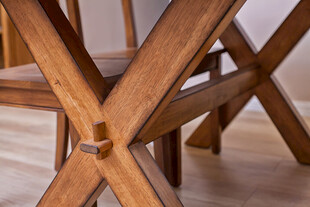 木质桌凳精巧榫卯结构