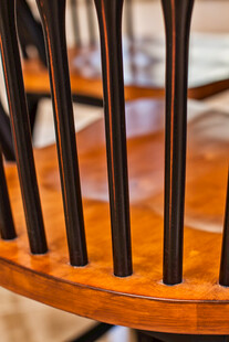 复古木质椅特写