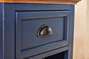 蓝色抽屉柜细节特写