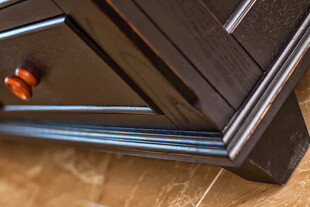 深色抽屉细节特写