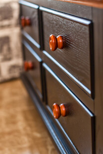 复古木质抽屉 橙红拉手