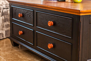 黑色实木抽屉柜 橙红拉手