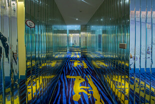 机场行李传送带内部景象