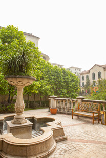 优雅庭院喷泉景观