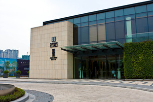 现代风格玻璃幕墙办公建筑