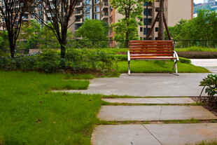 小区内的休闲长椅景观