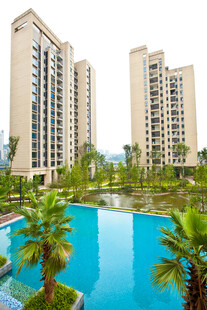 豪华小区泳池与高层景观