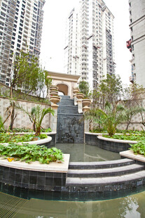 小区内的精致水景花园