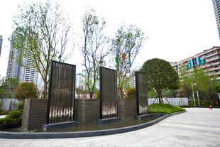 城市广场中的纪念性景观