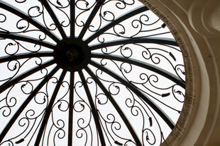 精美教堂彩色玻璃花窗