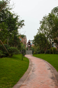 蜿蜒小径 绿意盎然的景致