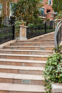 户外木质台阶绿植景观