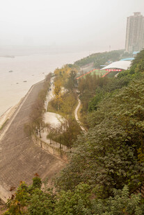 江边绿植景观俯瞰