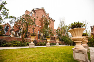 欧式庭院中的精致建筑景观