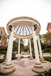 欧式白色圆顶景观亭