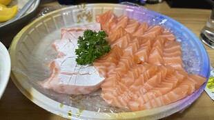 新鲜三文鱼刺身拼盘